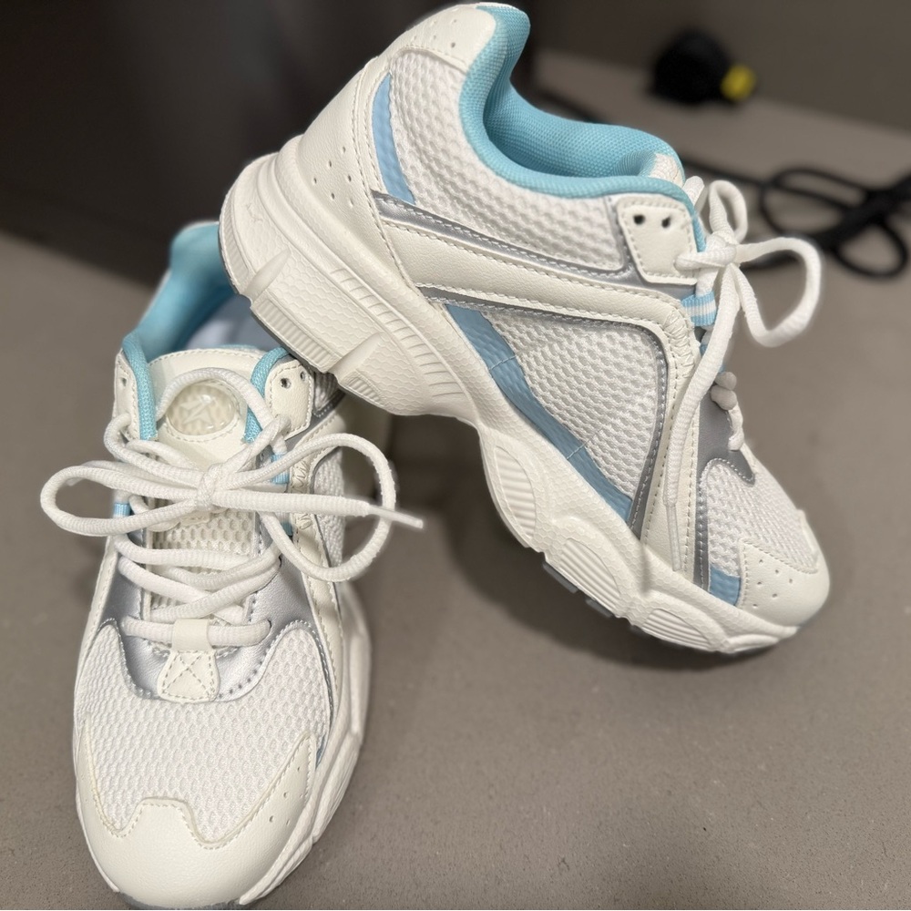Conzuri Zenotex! Worn once. I need closet space.  Decided I don't need the lift.